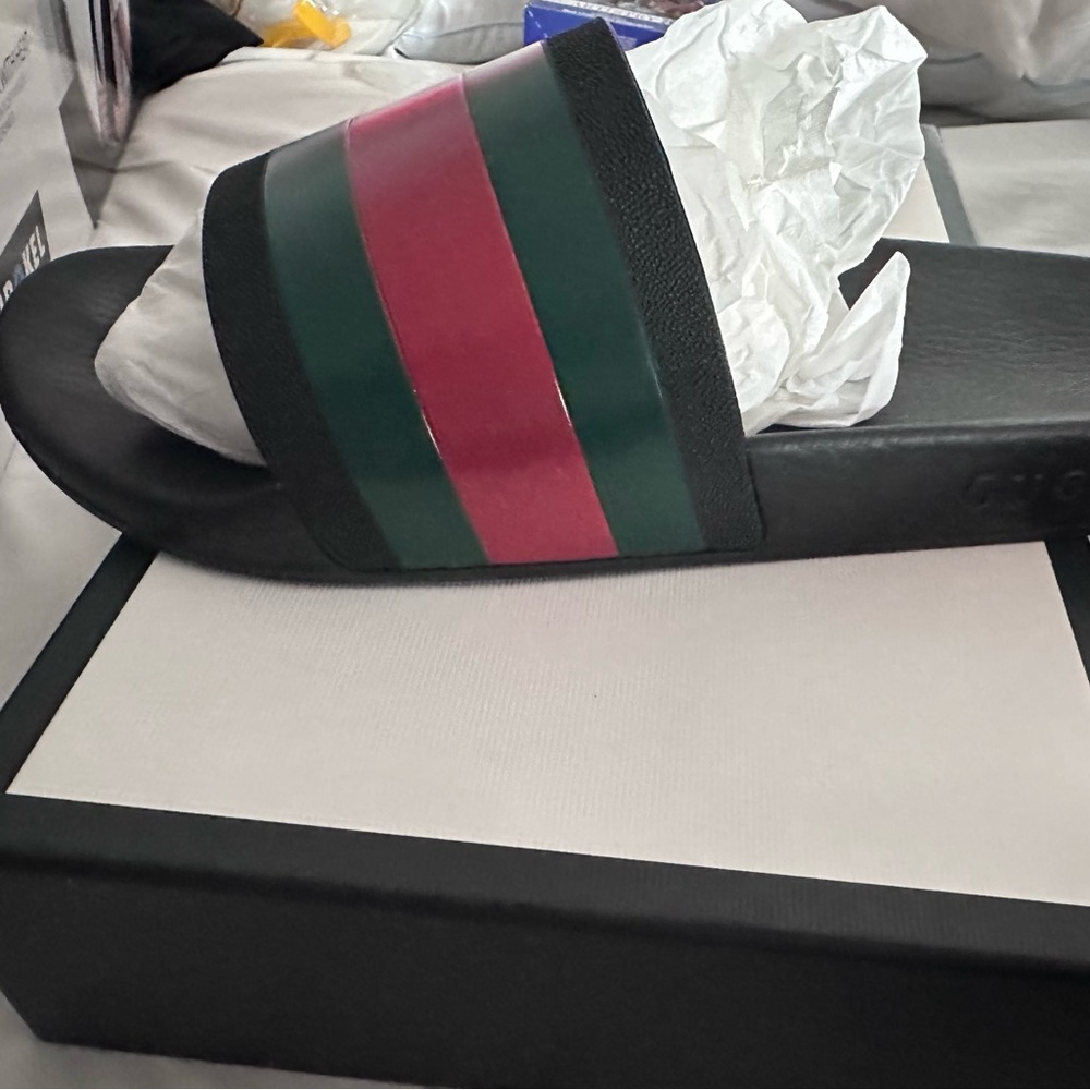 GUCCI Men's Size 11 Rubber Slide Sandal In Black Green Red. New Authentic